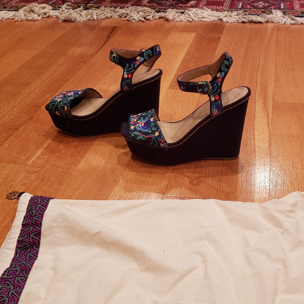 Tory Burch Black Embroidered Floral Ankle-Strap Sandals - Picture 5 of 7
